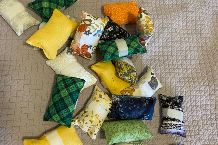 Port pillow makers at work